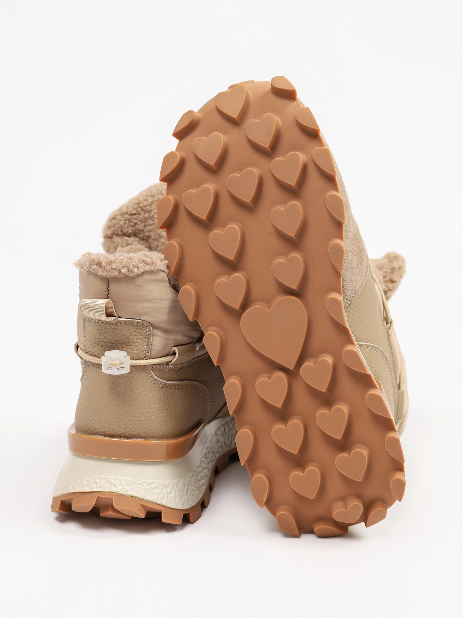 Кроссовки комбинированные бежевого цвета на рельефной подошве